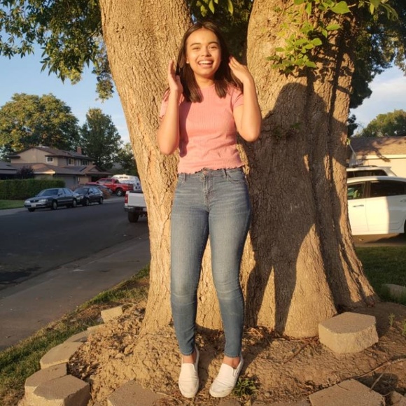 Meet your Posher, Dezirae - Picture 1 of 1